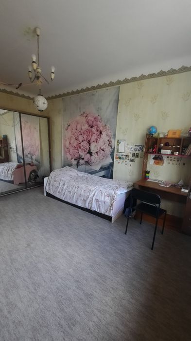 Продам 3-х комнатную сталинку. Центр. D E.