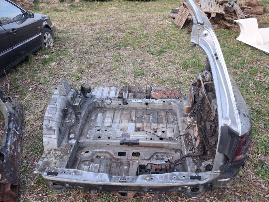 Mercedes GLC Podloga Bagaznika Blotnik Cwiara
