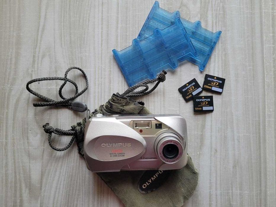 Мега комплект Y2K Olympus C-350 Zoom + 3 xD (256MB/64MB/16MB)  холдери