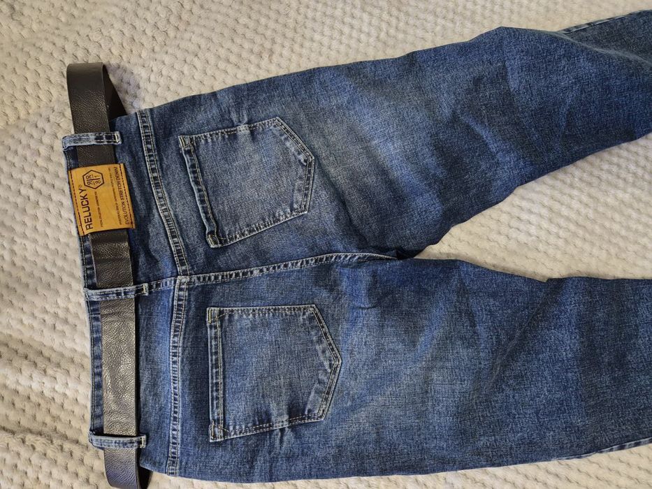 Новые джинсы с ремнем