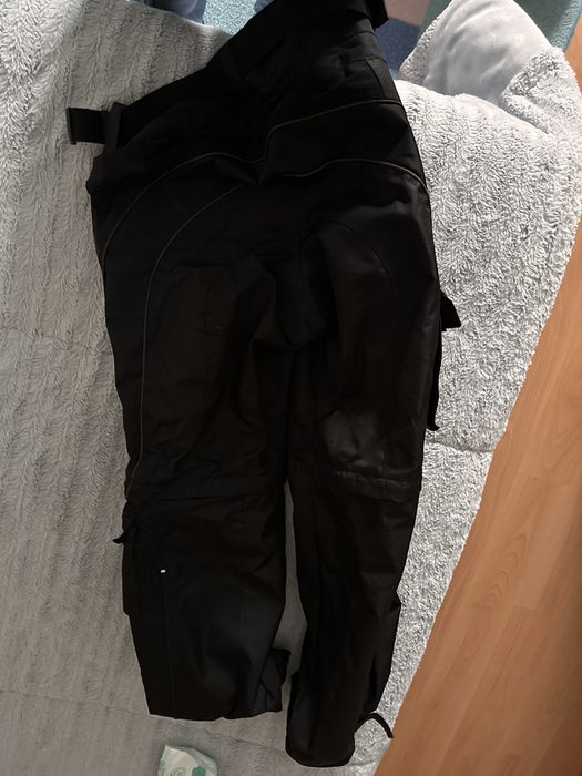 Calças de moto com protesões