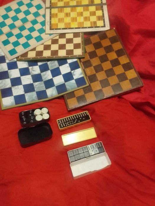 Настольные игры шашки домино  советские доски