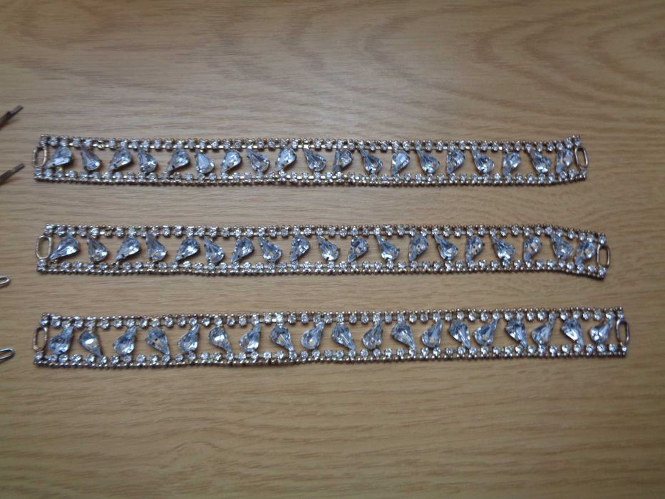 ozdobne paski do sukienki i spinki