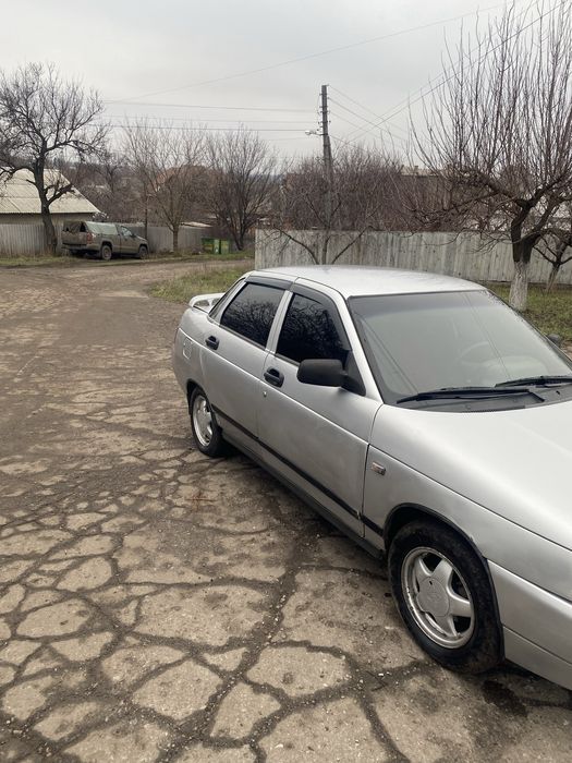 Продам 2110 в хорошэм сотояние на полном ходу 8 клап инжэктор