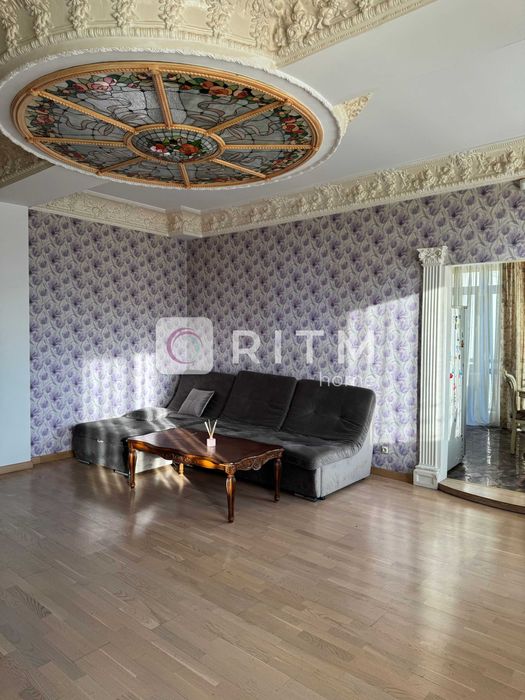 Продаж великогабаритної 2-кімнатної квартири 120 м² у Центрі міста!!!