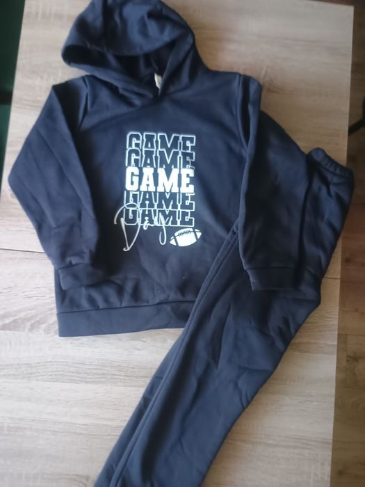 Dresy nowe na puszku w środku 134/140