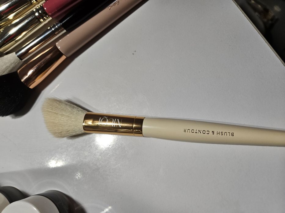 NIUQI/mięciutki pędzel do konturowania/Edycja limitowana DREAMLIGHT