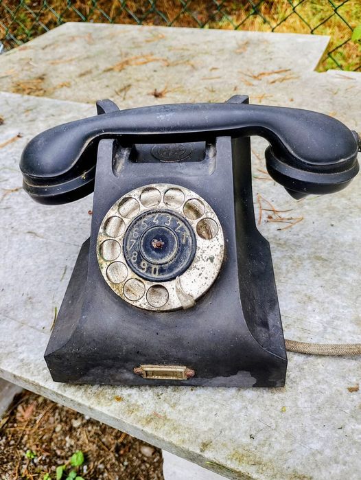 Stary telefon bakelitowy Erikson