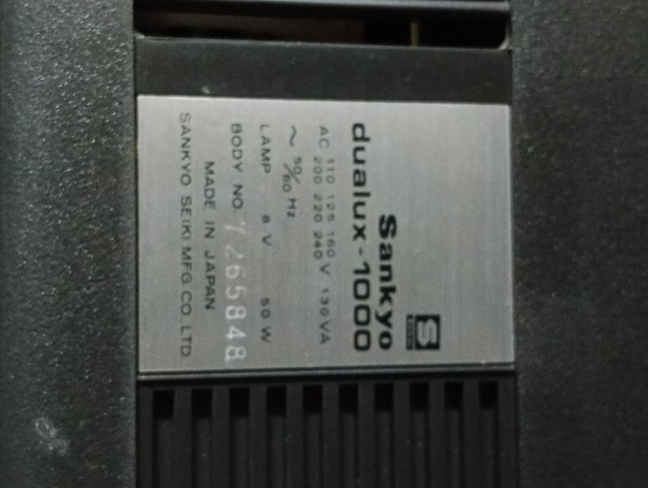 Projetor de filmes Sankyo Dualux 1000