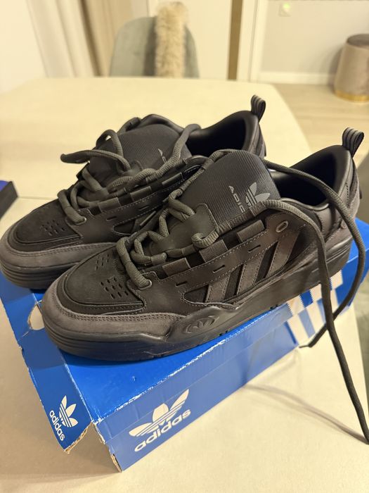 нові чоловічі кросівки adidas “Adi 2000”