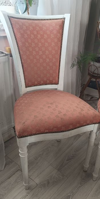 Zestaw krzeseł w stylu prowansalskim