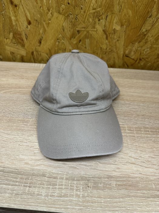 Жіноча кепка bershka, adidas