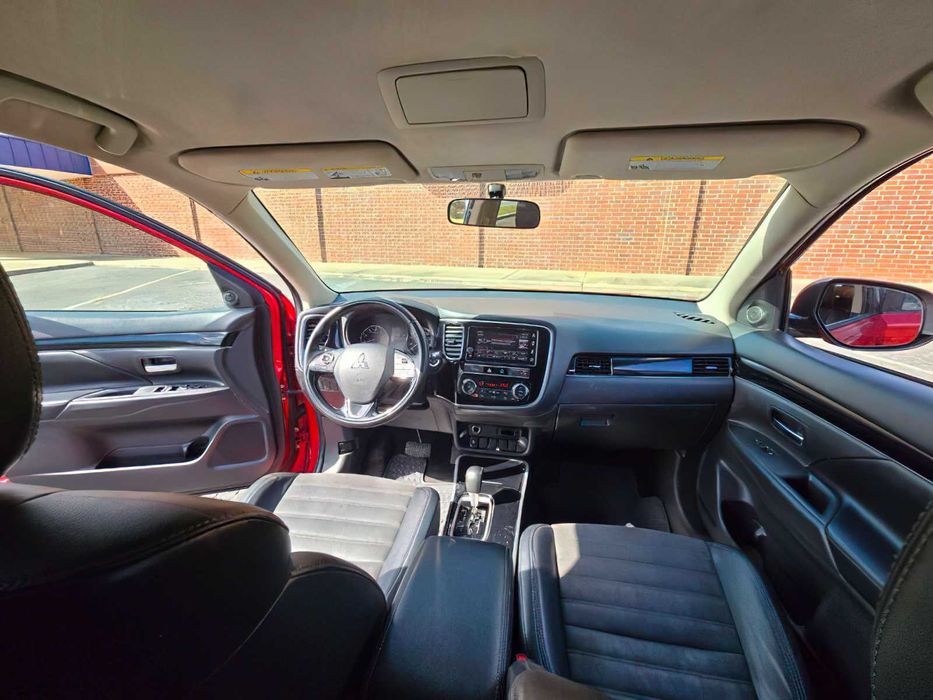 Mitsubishi Outlander SE      2019
