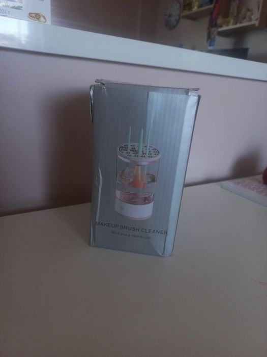 Urządzenie do czyszczenia pędzli