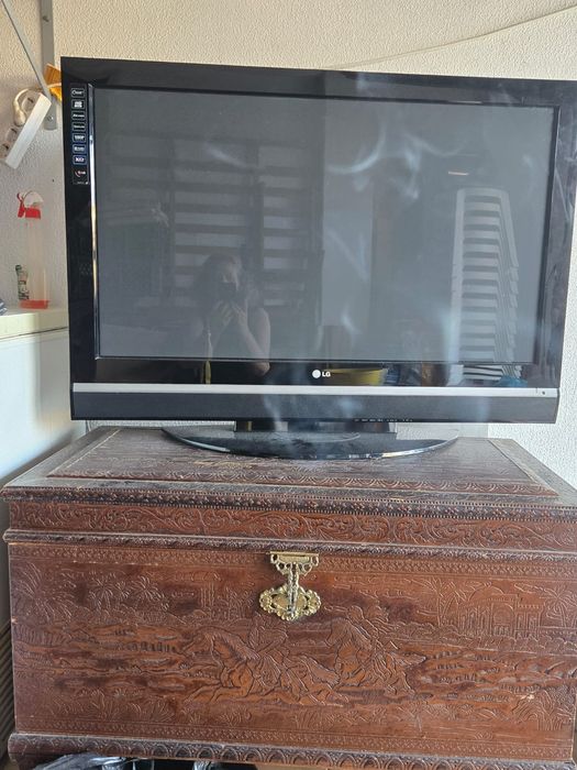 Tv e bau antigo usado