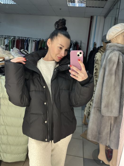 Розпродаж! Демісезона чорна укорочена курточка розмір L