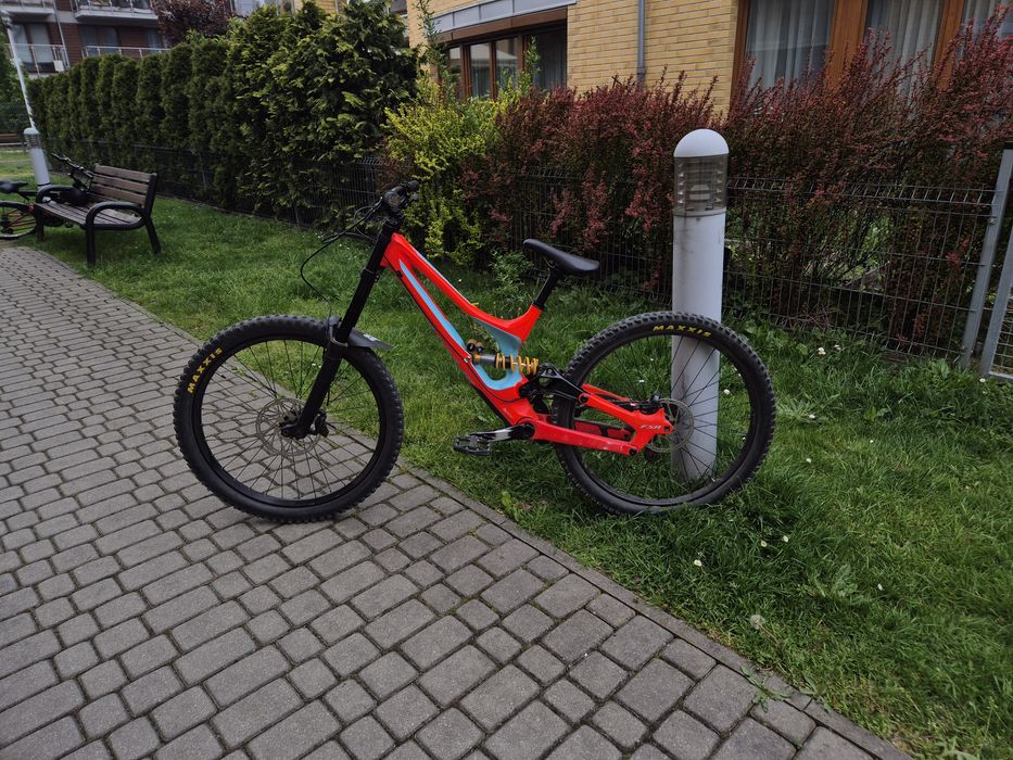 Specialized demo 8 - Carbon, rama S, 2019