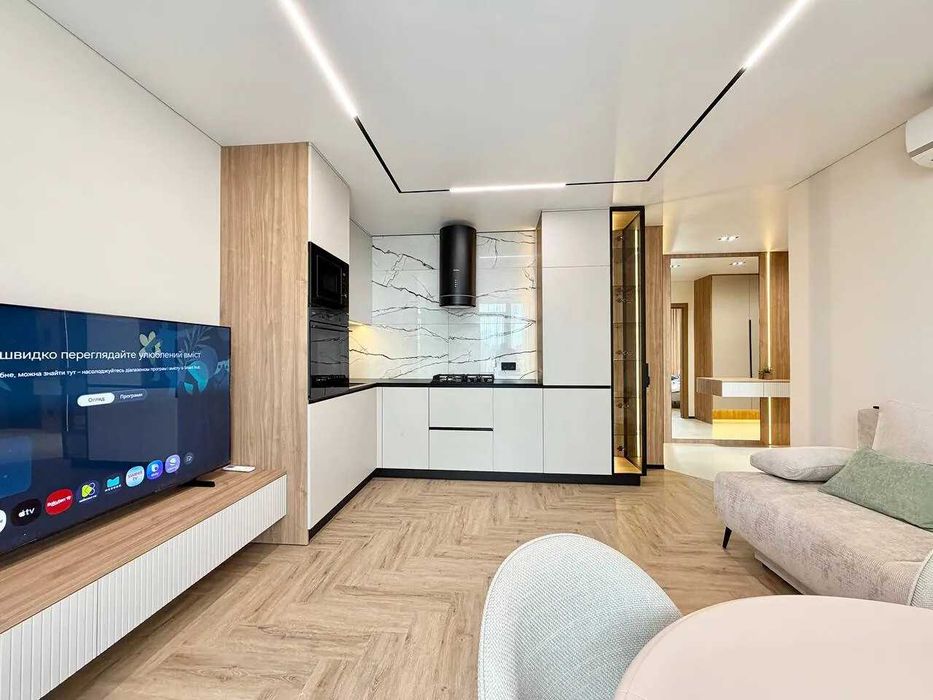 Дизайнерська однокімнатна з балконом в Family Plaza
