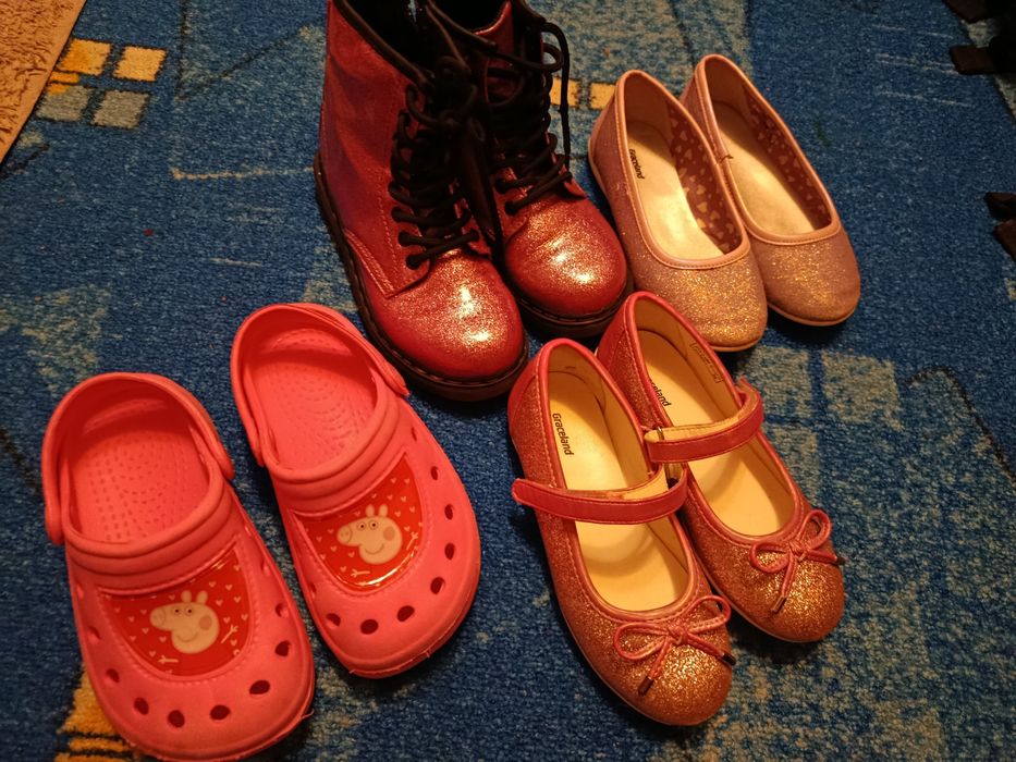 Продам обувь для девочек