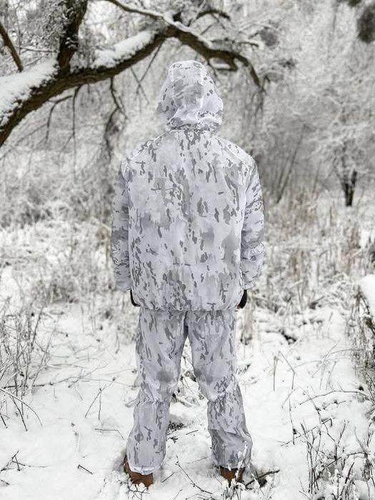 Мас-халат білиі,тканина не промокає-не продувається і тихенька .