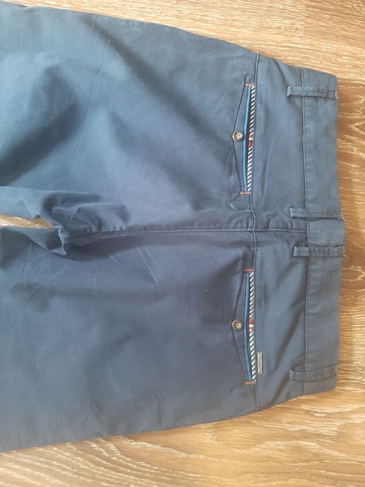 Spodnie jeansowe granatowe Discrete