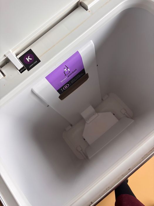 Caixote do lixo branco