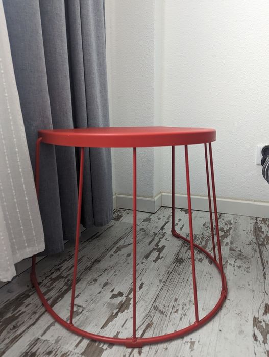 2 Mesas IKEA vermelhas – 25€ as duas