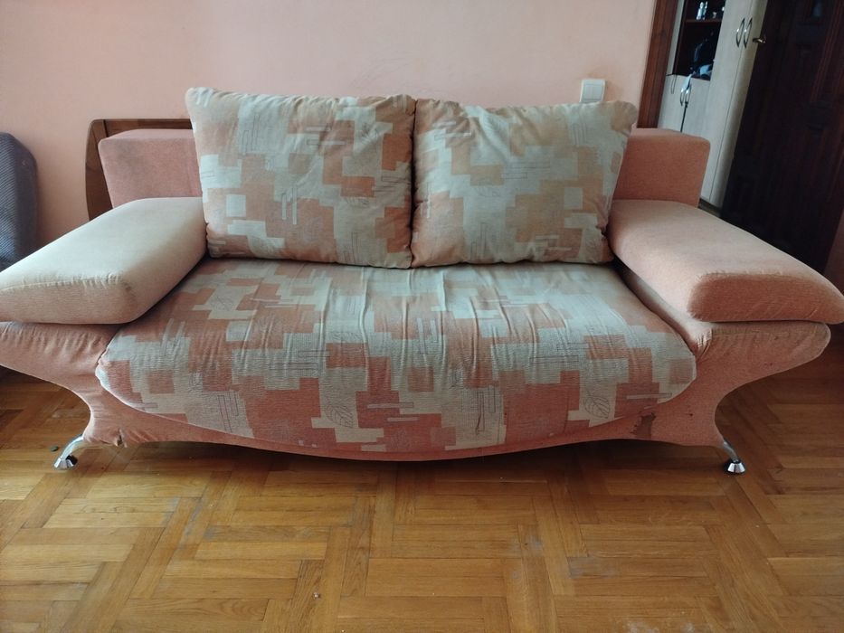 Диван  на дачу або спальне місце.