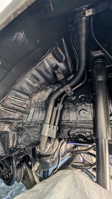 Profesjonalne Zabezpieczenie Antykorozyjne WAXOYL–Konserwacja Podwozia