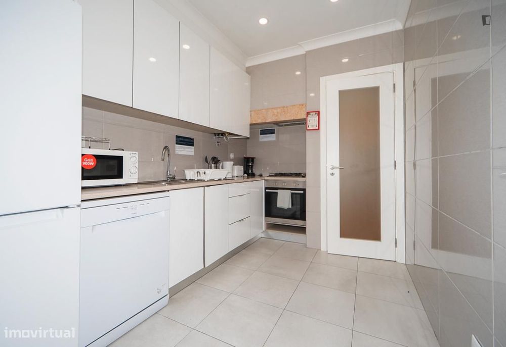 Quarto - localizado em Sete Rios Lisbon