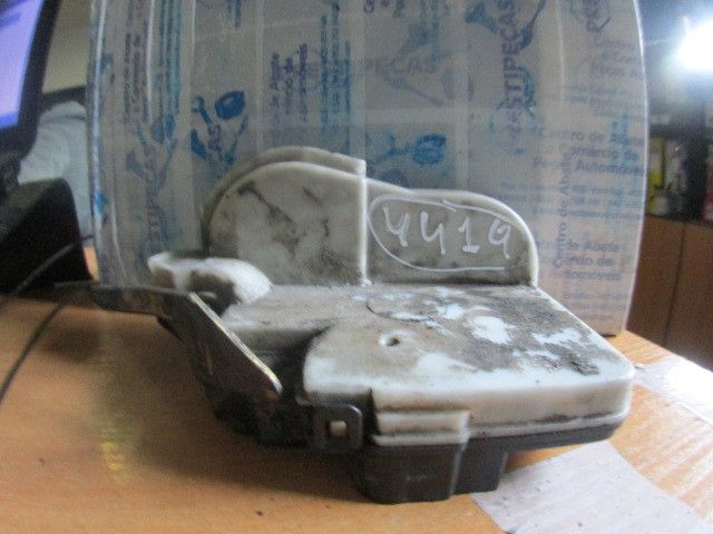 Fechadura / fecho porta frente direito VOLKSWAGEN Vento (1H2)