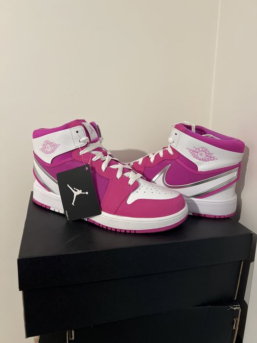 Jordan 1 mid rm easy on 40