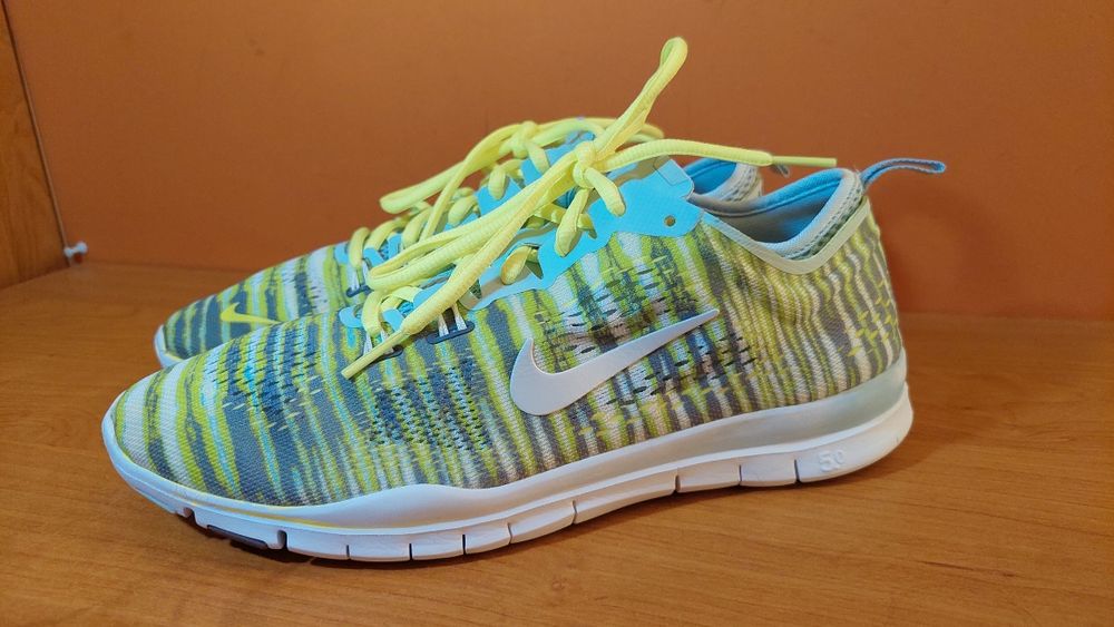 Жіночі фірмові кросівки Nike