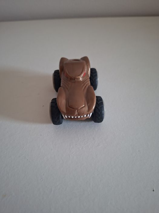 Carro hotwheels de corda com 2 imãs