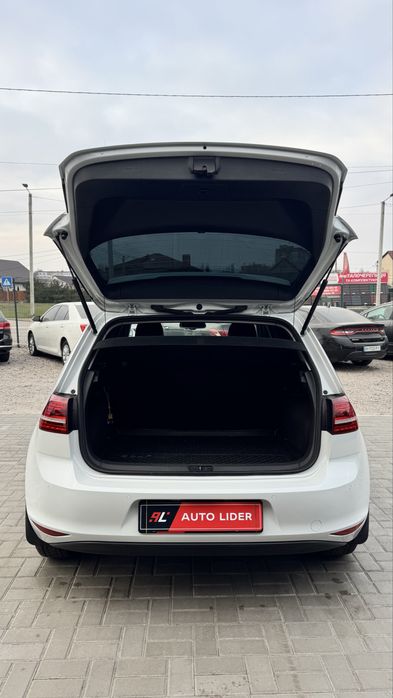 Volkswagen E-Golf Фольксваген Е-Гольф 2016 р 24 кВт ЗАПАС ХОДУ 120 км.