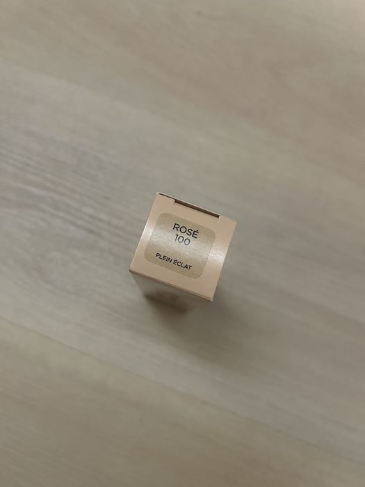 Yves Rocher podkład rozświetlajacy plein eclat