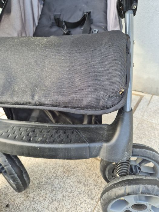 Carrinho de Passeio Compacto (Preto/Cinzento) – Muito Prático e Confortável