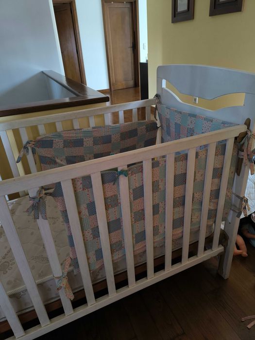 Berço bebé em muito bom estado