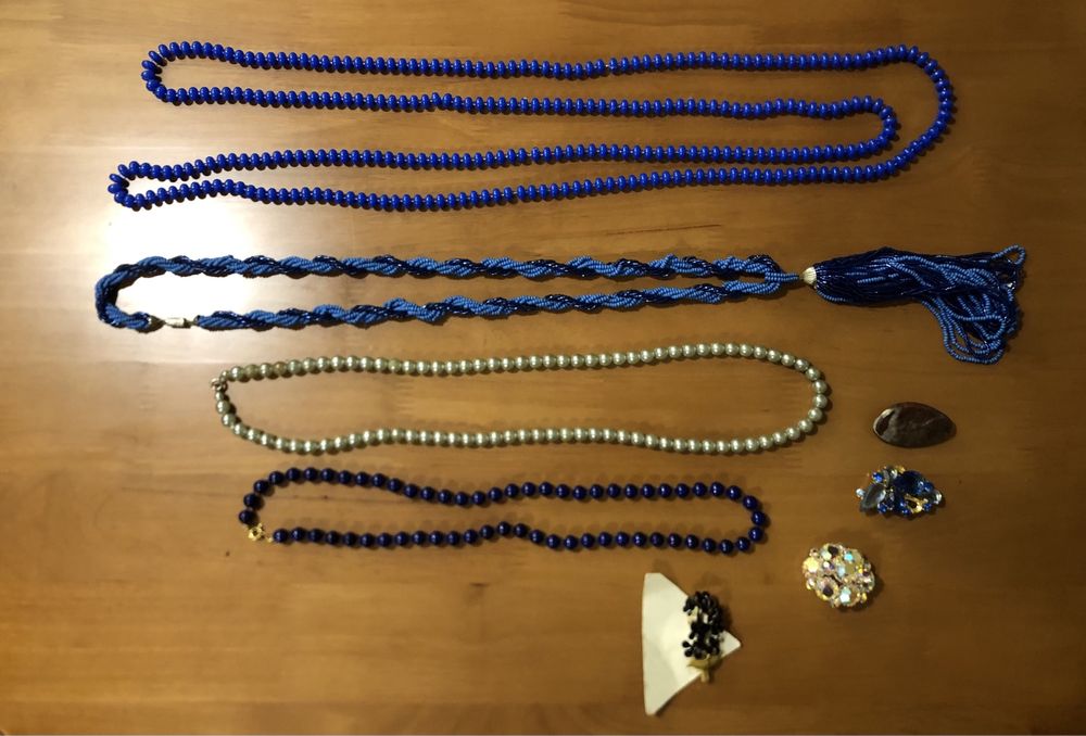 Бижутерия периода СССР, бусы, броши