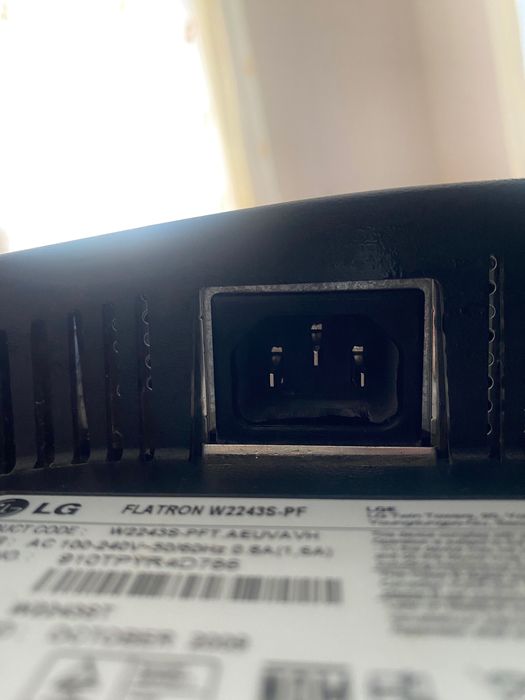 Продаю монітор FLATRON w2243s