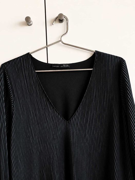Vestido Preto Plissado - ZARA