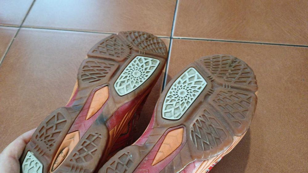кросовки ASICS 38 розмір