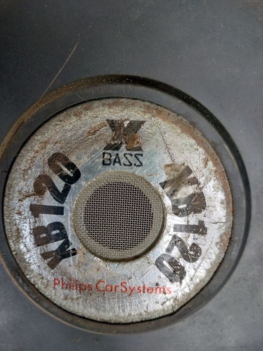 Subwoofer Philips 30 cm. 400 W  4 ohm ze skrzynią