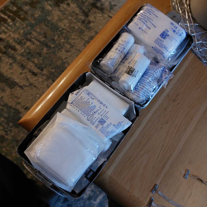 Stara apteczka samochodowa PRL