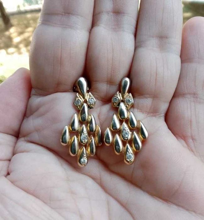 Brincos antigos, de prata contrastada com brilhantes