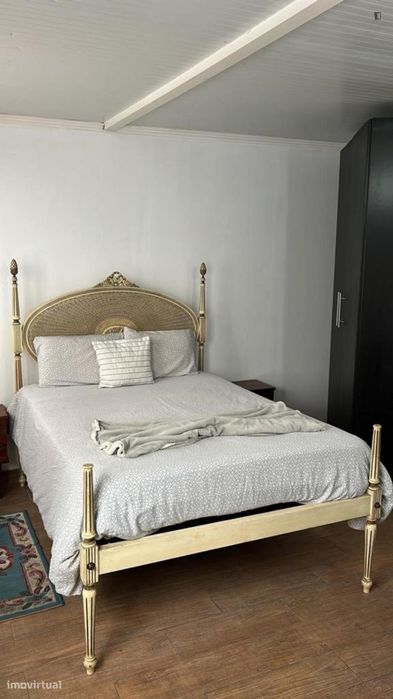 Quarto - localizado em Arroios Lisbon