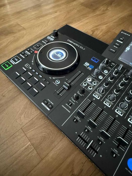 DENON SC LIVE 4 + DeckSaver + Case UDG + Stand Vevor