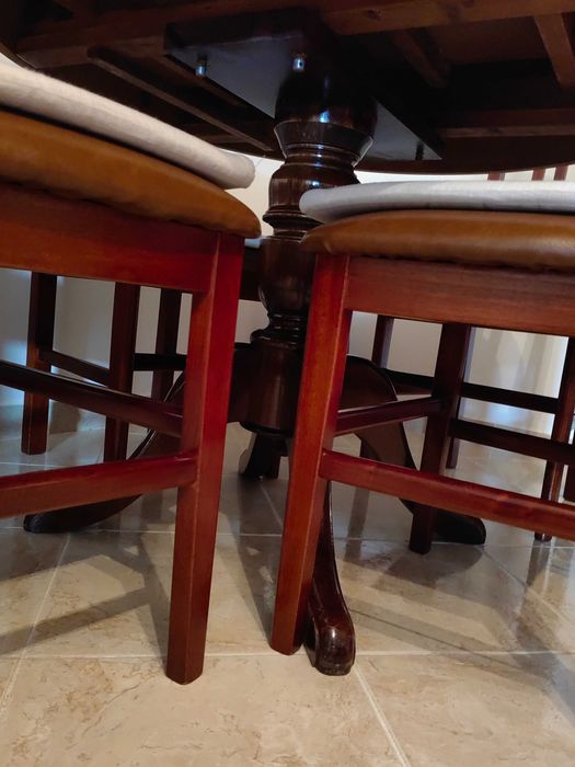 Mesa de jantar e 6 cadeiras