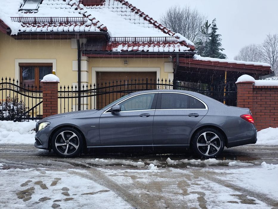 Mercedes-Benz Klasa E Avantgarde + Pakiety -- E 220 -- Sport Style -- FV Vat23 -- Atrakcyjny