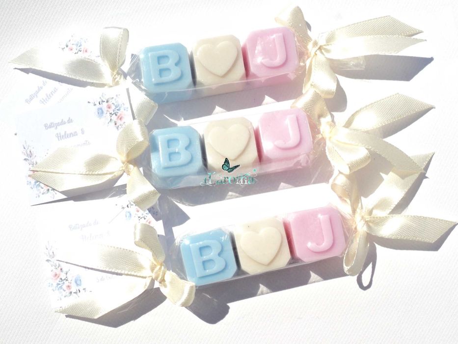 LEMBRANÇA DE CASAMENTO E BATIZADO: Minissabonetes + Embrulho + Cartão